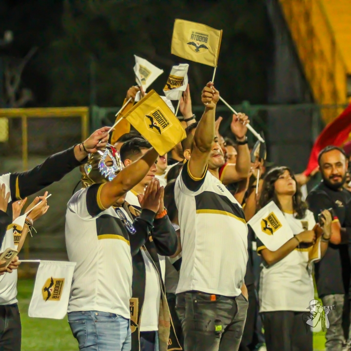 Hinchas de Ínter de Bogotá en su primer partido de local