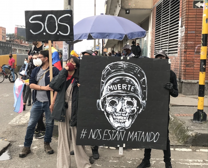 2. Por medio de pancartas y carteles, los participantes expresaron su inconformismo con el gobierno nacional. 5/05/2021.