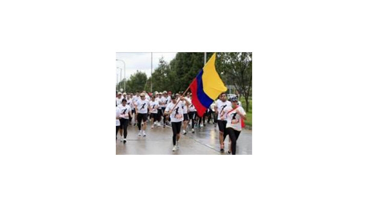Imágenes de la tercera versión de la carrera atlética "Presta tu pierna"