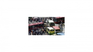 Caos vehicular en la carrera 10.|||