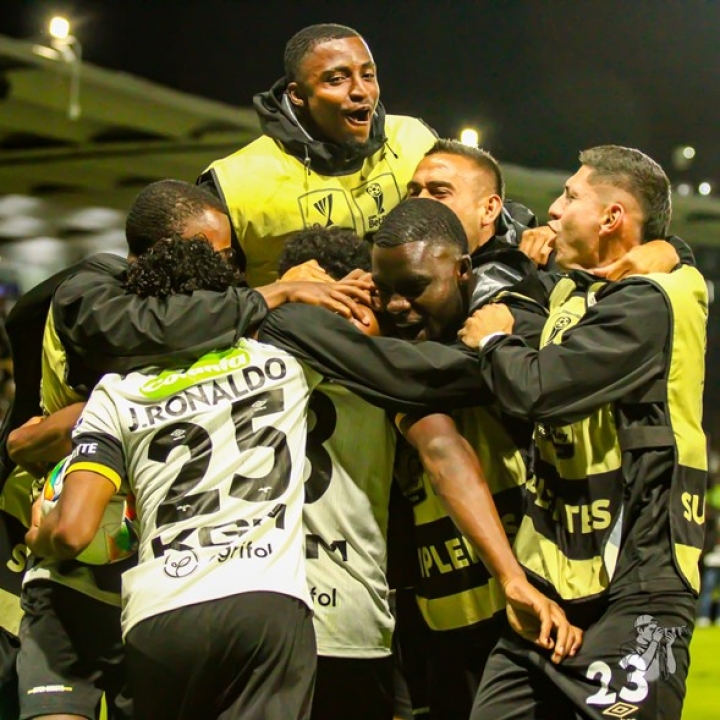 Internacional de Bogotá celebrando una anotación de gol