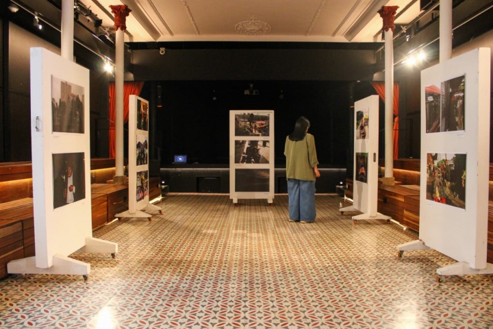 La exposición de foto periodismo se llevó a cabo en el Teatrino de la Universidad del Rosario en donde todos los que pasaron pudieron observar el trabajo de cada uno de los estudiantes