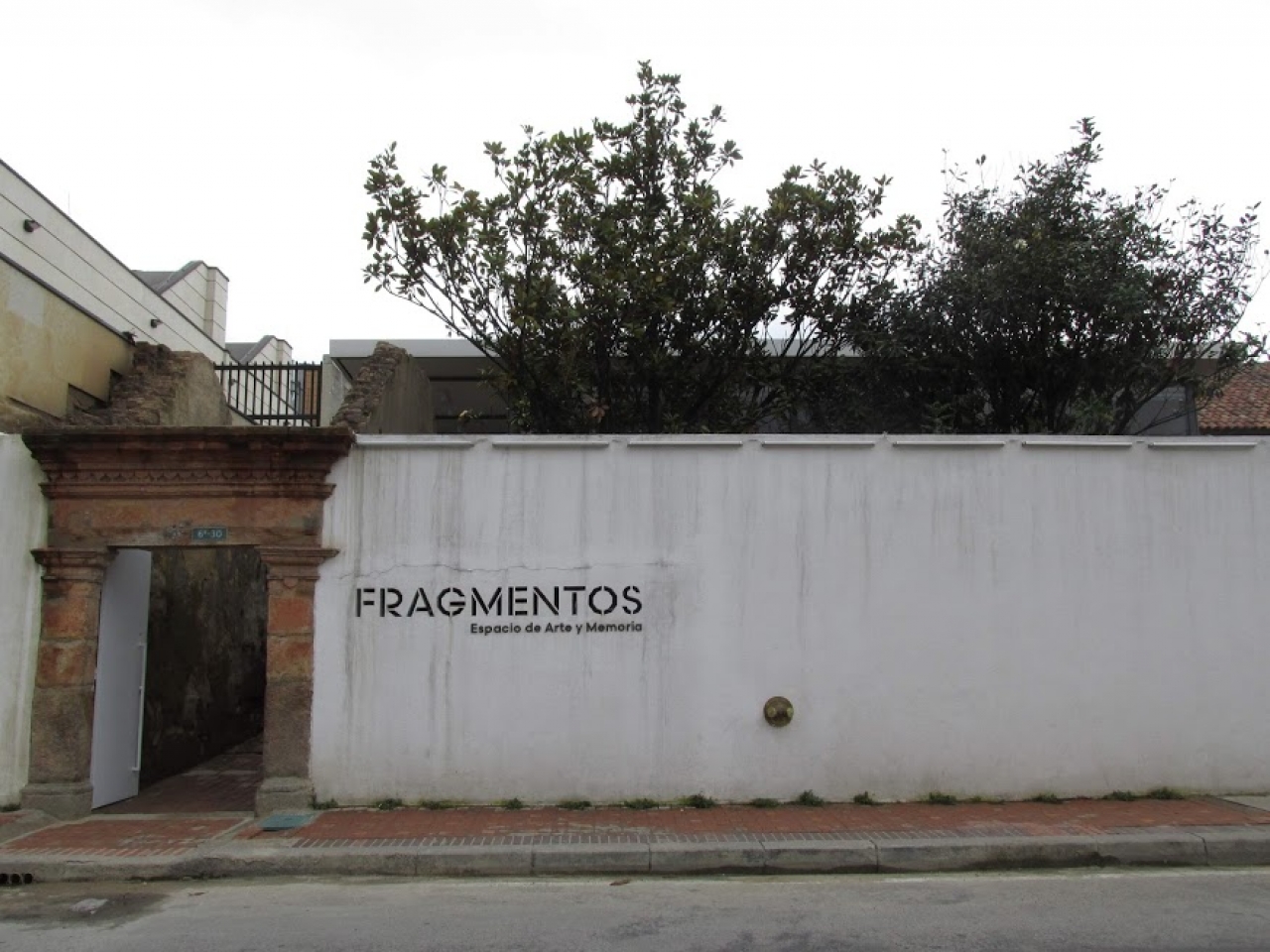 El "contramonumento" Fragmentos de Doris Salcedo fue inaugurado el 10 de diciembre de 2018.|||