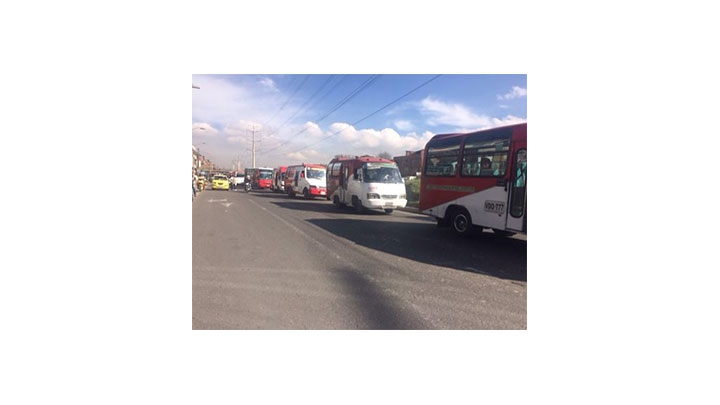 100 transportadores salen en "Operación Tortuga" en la Avenida Boyacá, sector Meissen.