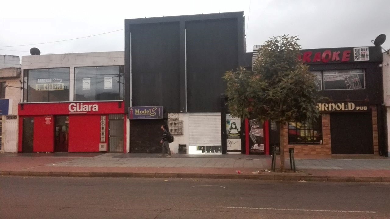 Decenas de bares ruidosos se apoderaron del barrio Las Margaritas. Foto: María Paula Sierra|||