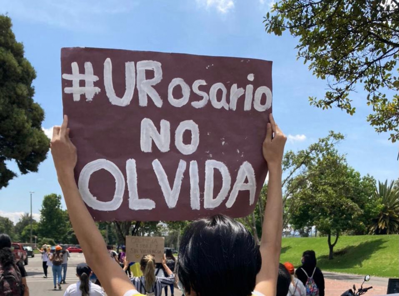 Marcha pacífica de estudiantes de la Universidad del Rosario en el parque Simón Bolívar|||