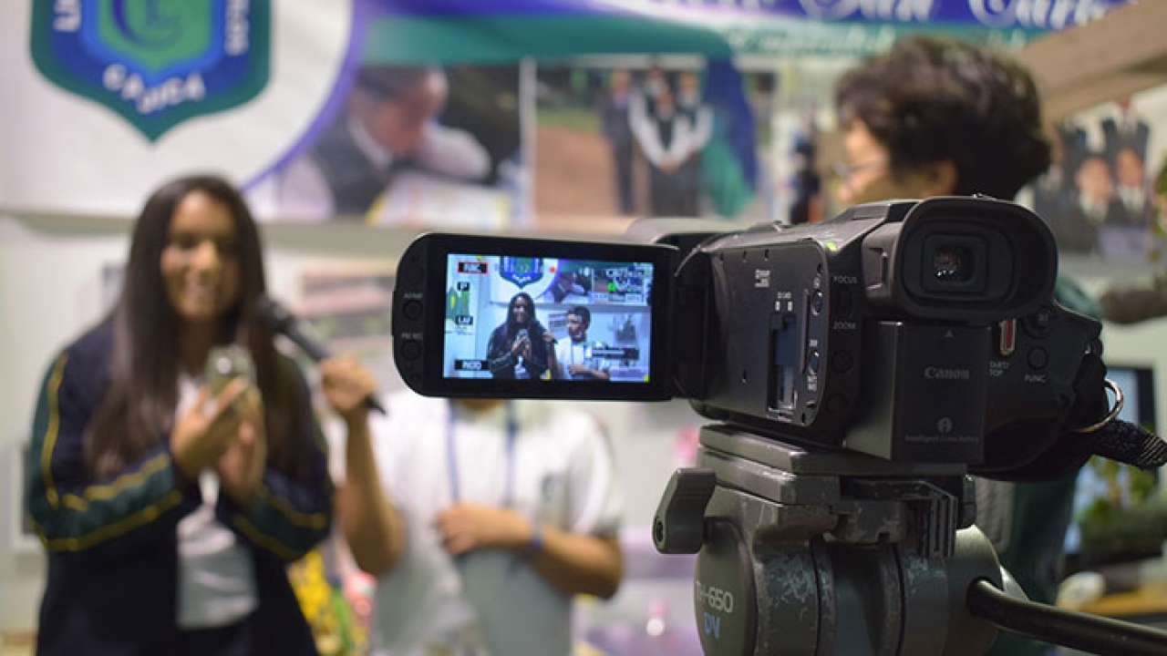 Los más jóvenes se animaron a demostrar su talento científico en Expociencia 2017|Sara Prada Rubio, ganadora del concurso juvenil de la feria|La Universidad Antonio Nariño estuvo en la feria dando a conocer su proyecto en Nanotecnología|"Iron Man" estuvo en la feria acercando a los jóvenes en la Ciencia|La Universidad Javeriana estuvo presentando sus programas en Ciencias Naturales|En los colegios también se está trabajando en robótica|Maloka hizo parte de Expociencia con la cama hecha de puntillas|También hubo espacio para que el Museo del Oro recordará los primeros pasos de la humanidad en la ciencia|Los niños pudieron conocer más de los avances de la informática con diversos juegos de realidad virtual|Los niños más grandes presentaban sus trabajos para que los más pequeño también se contagien de su amor por la ciencia|||