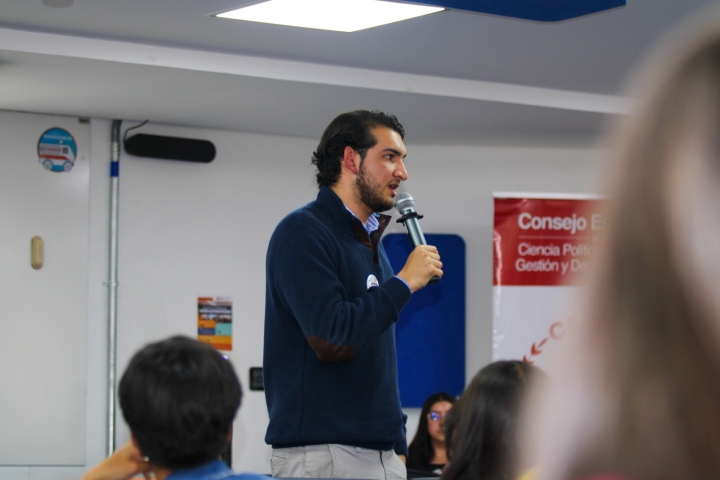 Andrés Pinzón, coordinador de proyectos de la Fundación 2025 presentó su propuesta "Candidateados"