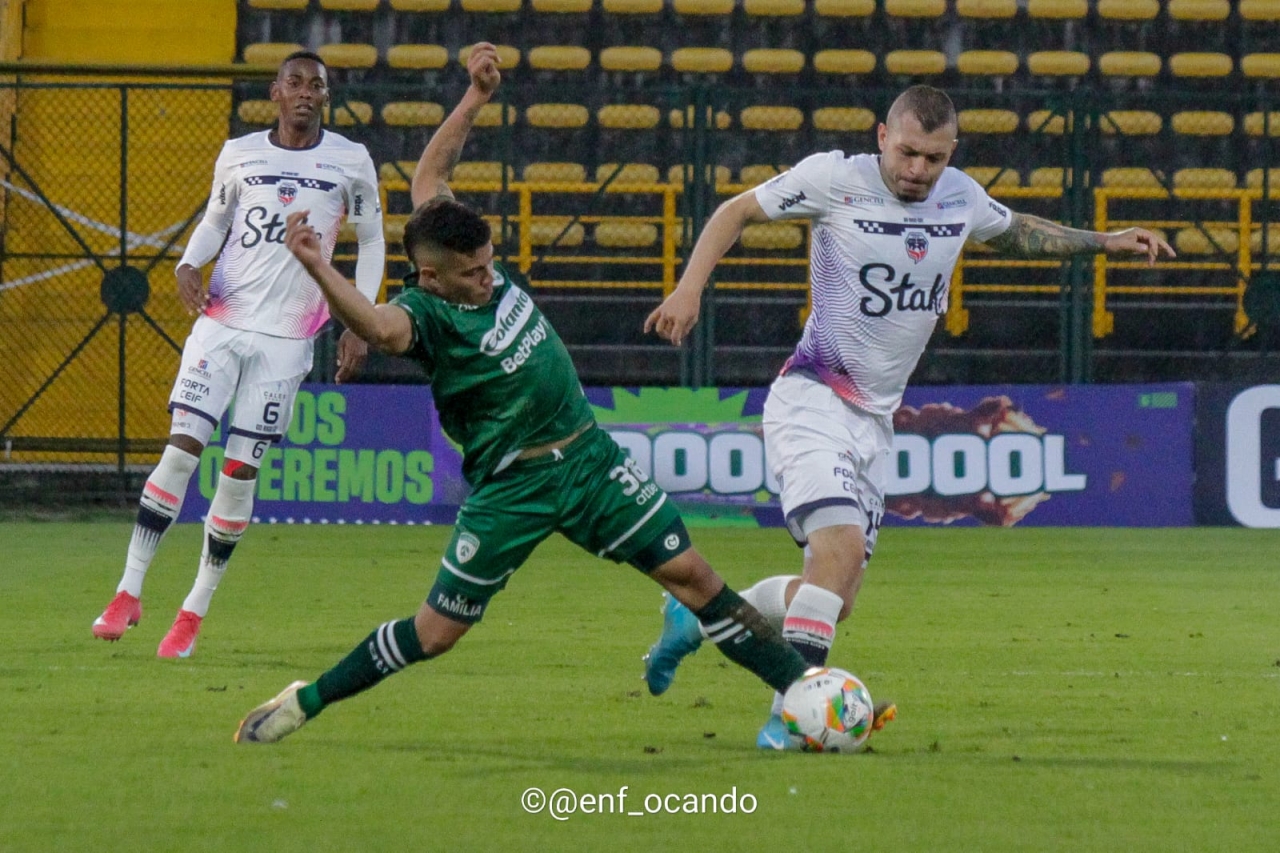 Fortaleza goleó a la Equidad|El clásico bogotano joven se lo llevó el local|Fortaleza dominó todo el partido|David Castro metió el segundo gol|Emilio Aristizabal anotó doblete|||