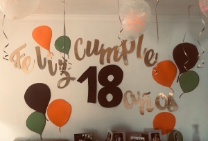 Cuarentena no es tristeza, cuarentena es celebración.|Cuarentena no es caos, cuarentena es disfrutar los pequeños momentos.|Cuarentena no es aburrimiento, cuarentena es creatividad.|Cuarentena no es "perder el tiempo", cuarentena es tiempo para uno mismo.|Cuarentena no es encierro, cuarentena es belleza.|Cuarentena no es indiferencia, cuarentena es compartir en familia.|Cuarentena no es limitarse, cuarentena es aprender.|Cuarentena no es caos, cuarentena es disfrutar los pequeños momentos.|Cuarentena no es estrés, cuarentena es liberarse.|||