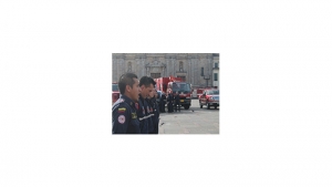 Bomberos en ensayo de cumpleaños 118.|||