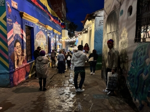 Callejón del Embudo, en La Candelaria, uno de los puntos más visitados por turistas en el centro histórico de Bogotá.|||