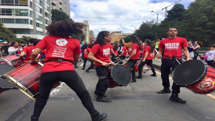 Una fiesta en la ciclovía da inicio al quinto Festival 'Ni con el pétalo de una rosa'