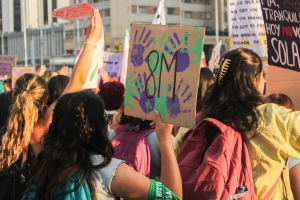 8M en Bogotá|"La maestra luchando también está enseñando"|"Les molesta más el feminismo que los feminicidios"|"Por mi abuelita que no pudo votar, por mi mamá que no pudo decidir, por mi hermana que no puede salir sola"|"De regreso a casa quiero que mis hijas sean libres, no valientes"|"Anónimo" era una mujer|"La urgencia femenina de luchar por mi vida"|"No es tendencia, es urgencia"|||