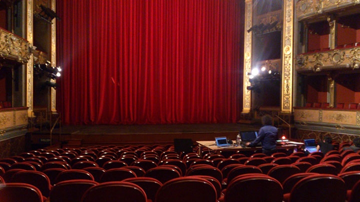 "El Teatro Colón de Bogotá es el único teatro nacional de Colombia y el principal centro de producción de las artes representativas y musicales del país."