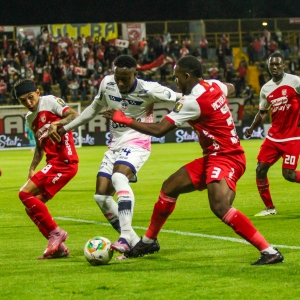 Partido entre Santafe y Fortaleza en el estadio de Techo|||