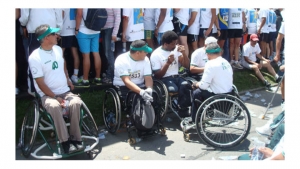 Cientos de personas participaron de la carrera y disfrutaron de la actividad deportiva al tiempo que contribuyeron para la causa.|||