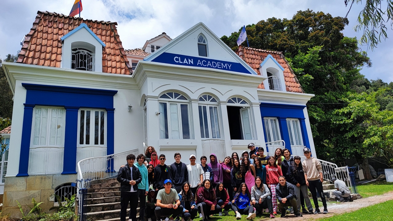 Inauguración de Clan Academy, colegio exclusivo para los futbolistas de Clan F.C.|||