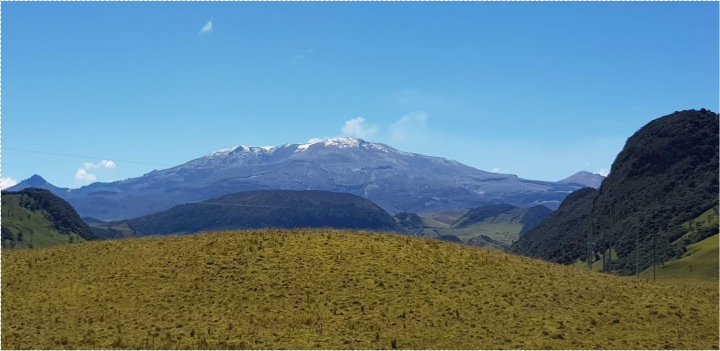 Vista del Nevado del Ruiz en 2019. La desaparición acelerada de glaciares en Colombia, como el cercano Santa Isabel, refleja el impacto del cambio climático en las cumbres andinas