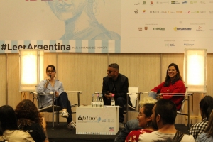 De izquierda a derecha: Dahiana Rodriquez, 'Kaiser' y Laura Ocampo. Crédito de la foto: Silvia Bayona|||