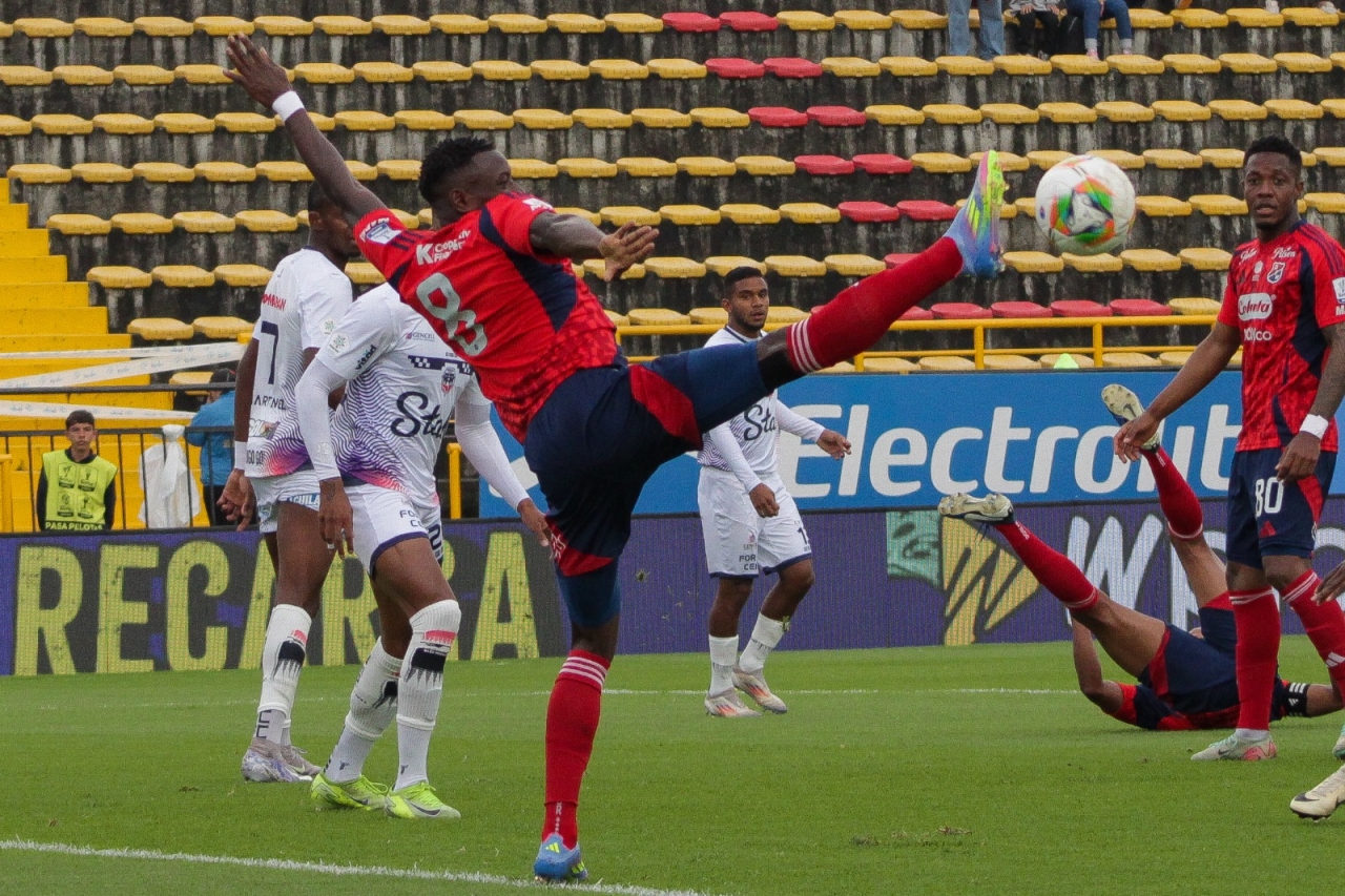 Fortaleza y DIM empataron en el Estadio de Techo|DIM dominó el partido|Francisco Chaverra es uno de los jugadores más importantes del DIM|Fortaleza está prácticamente eliminado|Hinchada del DIM|Leyser Chaverra, jugador del DIM|El DIM atacó durante todo el partido|Mender García|Mender García|Tribuna norte|Jordán García, arquero de Fortaleza|Mender García|Mender García|El DIM ganó la mayoría de duelos áereos|Bryan León|Fortaleza CEIF|Deportivo Independiente Medellín|||